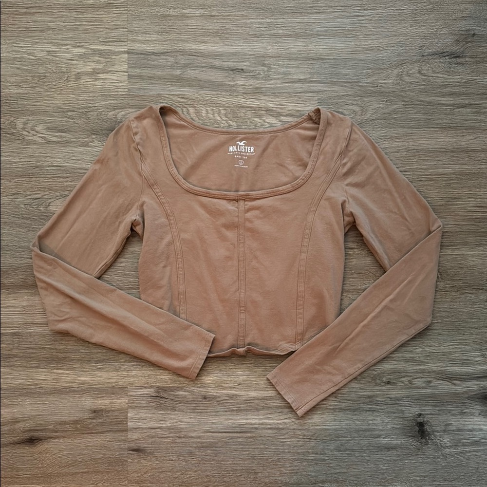 ⭐️ 3 for $15 Hollister Tan Long Sleeve Baby Tee
